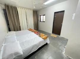 Jagdamb HomeStay2, hotel a Tuljapur