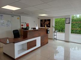 CRYSTAL HOTEL, hotel en Claye-Souilly