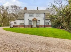 Coastal 6-bed with hot tub