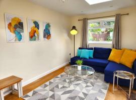 Gilpin villa 4Bedroom WiFi, Parking, Netflix, Garden, holiday home in Gloucester