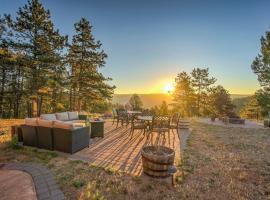 5BR Family Mountain Cabin Hot Tub & Gaming Garage, vacation rental in Woodland Park