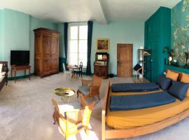 Le Grand Barrois, hotell i Crecy la Chapelle