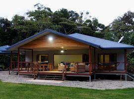 Coconut Beach House: Cape Tribulation şehrinde bir otel