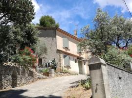 Gîte vue Ventoux et vignes! Provence, hotel in Beaumes-de-Venise