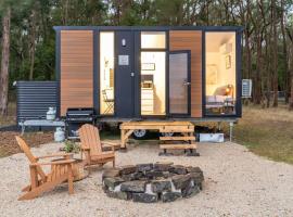 Left Field Tiny House, tiny house in Ashbourne
