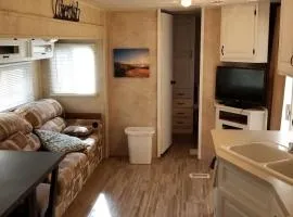 Crystal Camper 2 Bedroom Large RV w/Wooded Trail