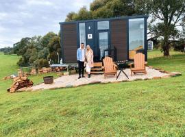 Lotties Farm Tiny Homes, hotel con parking en One Tree Hill