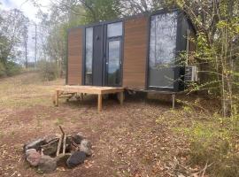 Hill Creek 3 Tiny House, tiny house in Perwillowen