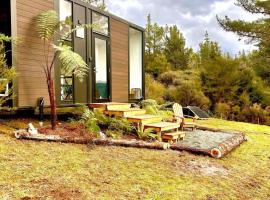 Aroha Tiny House, glamping site in Rangihaeata