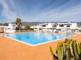 Home2Book Cozy Apt Pool & Tenis Court, El Porís
