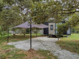 Sungai Tiny House by Tiny Away, hotel di Raub