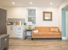 Cozy Private Apartment - 3 minutes from Downtown with free parking