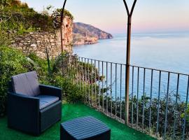 IL GRECALE - ConfirentHouse, villa em Corniglia