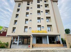 ALICIA HOTEL, hotelli kohteessa Douala lähellä maamerkkiä Santa Lucia Complex