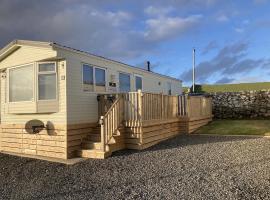 Beautifully Presented 2 Bedroom Static Caravan, hotel with parking in Monreith