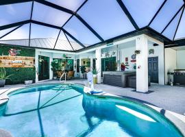 케이프 코랄에 위치한 스파 호텔 Spacious Cape Coral Home with Private Pool and Lanai!