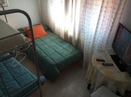 Room in Guest room - Double Bunk Room Toledo, casa de huéspedes en Toledo