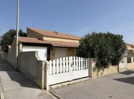 HOLIDAYLAND 201 VILLA T3 MEZZANINE 8 couchages climatisé NARBONNE PLAGE