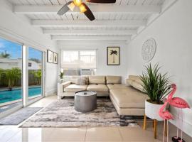 Amazing 3 Bed House With Heated Pool and Outdoor Jacuzzi, hotel in North Miami Beach