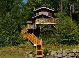 Chalets Alpins - 17 Chemin Alpin, hotel v destinaci Stoneham