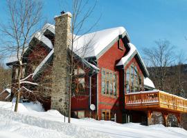 Chalets Alpins -31 Chemin des Skieurs, ξενοδοχείο σε Stoneham
