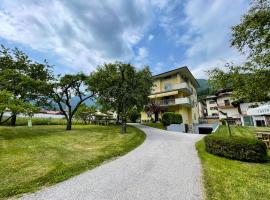 Residence Zecchini, hotel with parking in Ledro