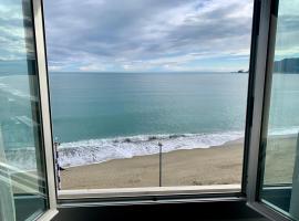 Casa Vacanze sul mare, Hotel in Savona