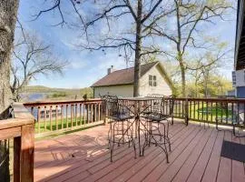 Lakeside Reeds Spring Home w/ Deck & Pool Access!