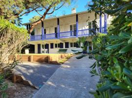 Villa Kerjoa - T8 - grand jardin，位于阿卡雄的酒店