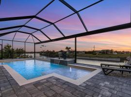 Gulf Access, Heated Saltwater Pool, Kayaks - Villa Sunset Lagoon, vacation home in Matlacha