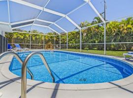 Private Beach, Shared Pool & Firepit - Remodeled Quadruplex - Villa Quaint Quarters - Roelens, beach hotel in Cape Coral