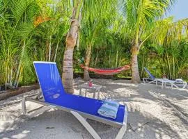 Remodeled Studio Suite , Private Beach, Heated Pool & Firepit - Beach Hive 1 - Roelens