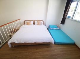 Proud Room & wifi, hostel di Pattaya Utara