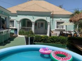 Kujabi Holiday Home, guest house in Lamin