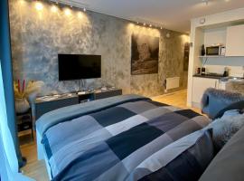 Experience a Cozy Getaway Near Pulpit Rock, apartment in Strand