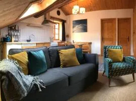 Gorgeous 1 bedroom apartment in Meribel main town