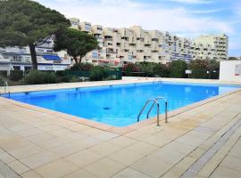 Carnon plage bord de mer et piscine, studio 1 chambre、モーギオのホテル