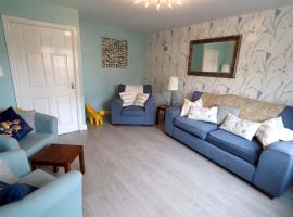 In Our Liverpool Home Sleeps 5 in 2 Double & 1 Single Bedrooms, vacation home in Liverpool