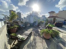 Fresh Tropical Colonial Style Walk-Up- Rooftop Terrace- Beach View, apartment in San Juan