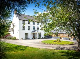 East Hook Farmhouse, hotel with parking in Haverfordwest