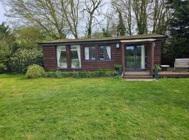 Remarkable 1-Bed Cabin in Dunmow, hotel in Great Dunmow