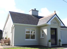 Heather Cottage and Shepherds Hut, casa de temporada em Knock