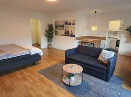 Apartment with garden near metro!, hotel with parking in Stockholm
