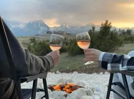 PeaksView Chalets, hotel s jacuzzi v destinaci Žabljak