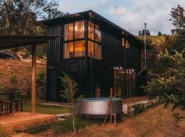 Into The Wild Cabin、ゴンサウヴェスのラグジュアリーテント