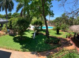 Cozy & Relaxing Resort Oasis ~ Sports Field ~ Pool, hotel di Luque