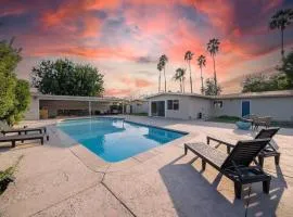 House by the Lake with pool, hot tub and golf green
