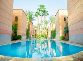 Riad The Moroccans Pool And Terrace: Marakeş'te bir kulübe