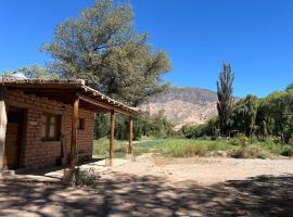 El Encuentro - cabaña con vistas a los cerros - Maimará, inn in Maimará