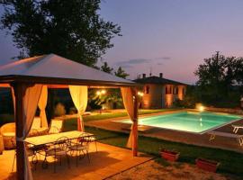 Esclusivo Casale Etrusco con Piscina e Zona Relax, vila di Chioano